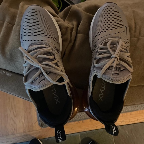 Nike AirMax 270 - Picture 3 of 7